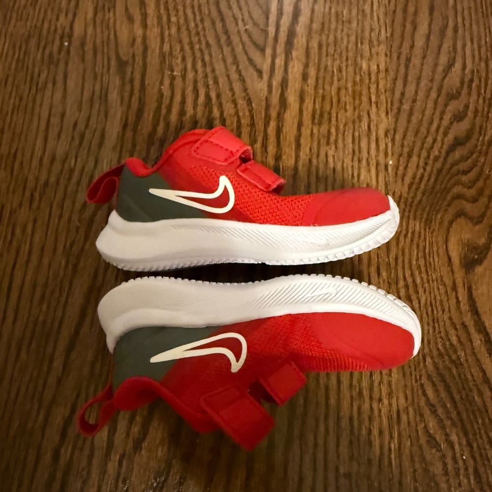 Nike Star Runner 3                                Nike Kids Red & White Sneakers
